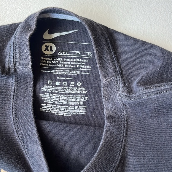 Nike boys T-shirt size XL - Picture 2 of 3
